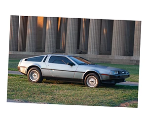 DeLorean in front of the Parthenon (Nashville, TN)